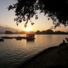 Baie d'Along contre jour